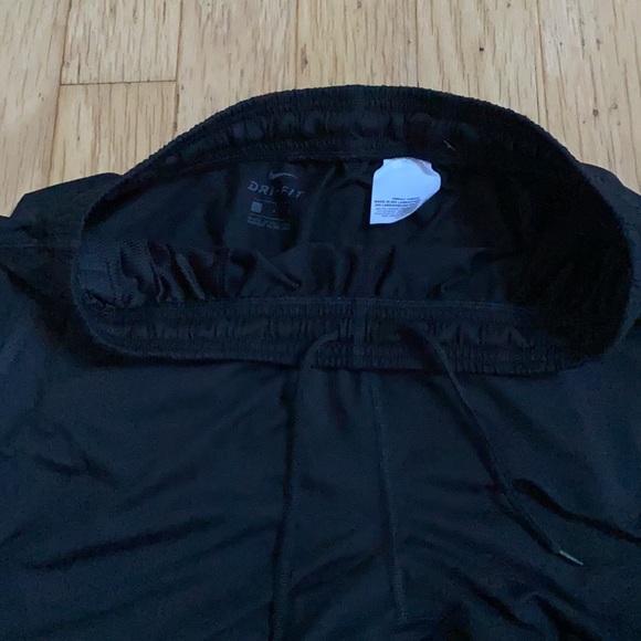 COPY - Men’s Nike Dry Element Pant very Small hole on the upper leg. - Picture 4 of 8